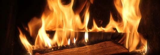 Detailbild eines brennenden Feuers.