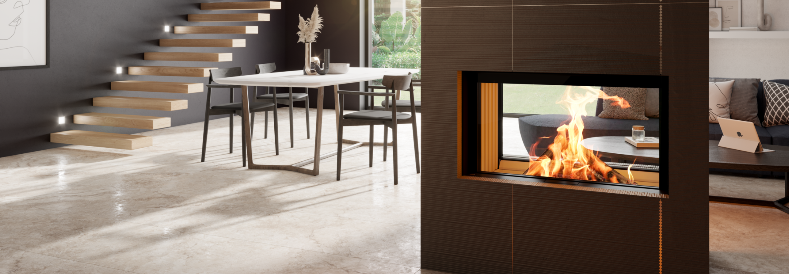 Ein Kamin als Raumteiler in einem offenen Wohnbereich vor dem Sofa. 